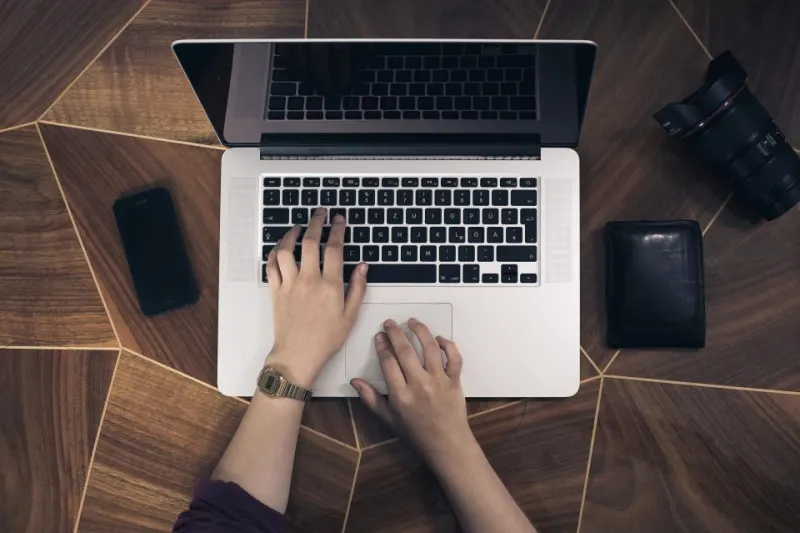Strumento online gratuito con pulsanti per maiuscolo e minuscolo