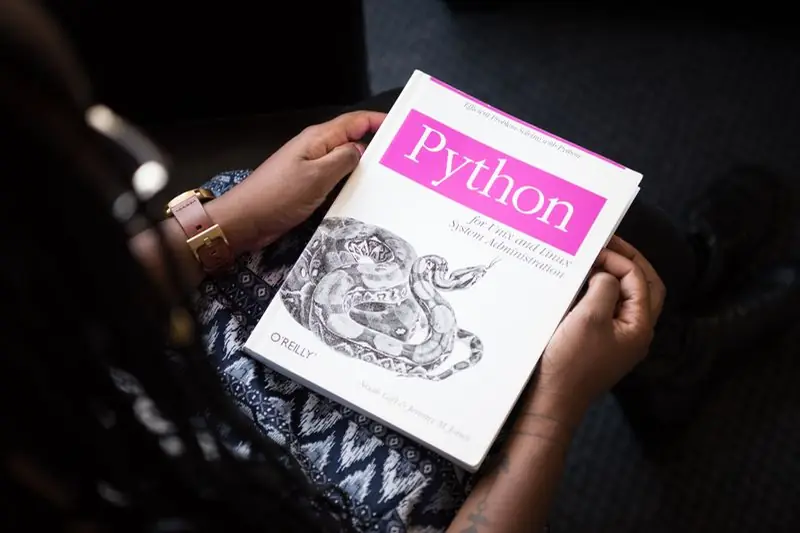 Esempio di snake_case per variabili Python e colonne di database